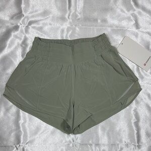 NWT Lululemon Fog Green Hotty Hot HR Short 2.5” *Lined, size 2